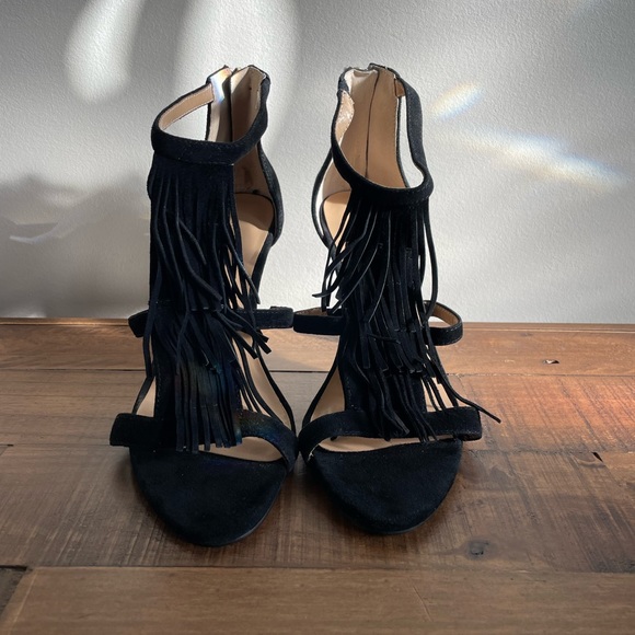 Ann Taylor Black Fringe Suede Heels 7 New - Picture 3 of 5